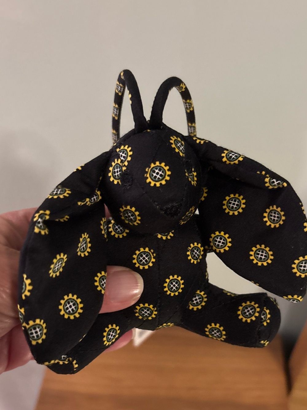 Vera Bradley UO Exclusive 3D Bunny Bag Charm retired patterned yellow sunflowers - Picture 11 of 12